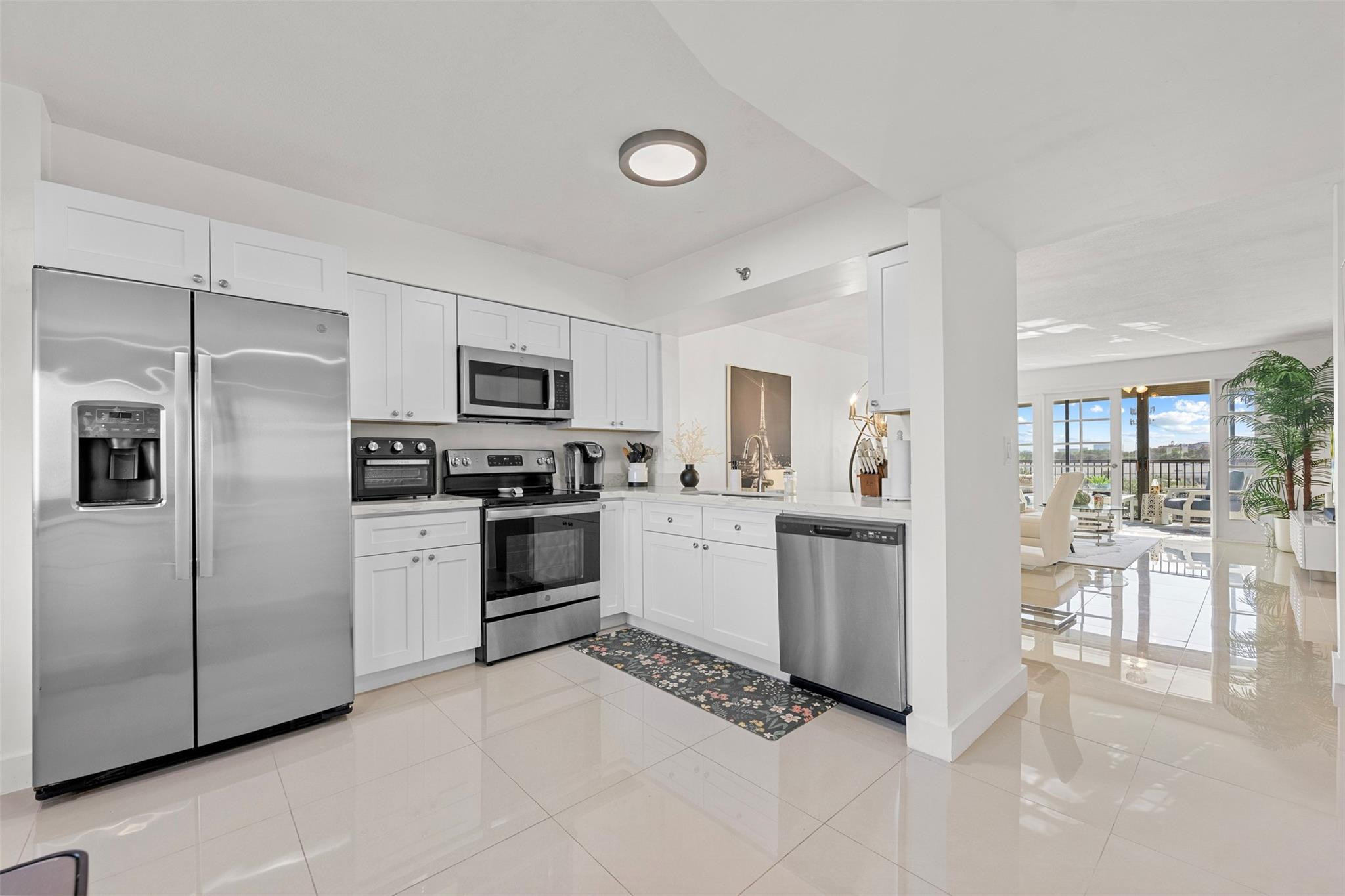 2202 S Cypress Bend Dr 606