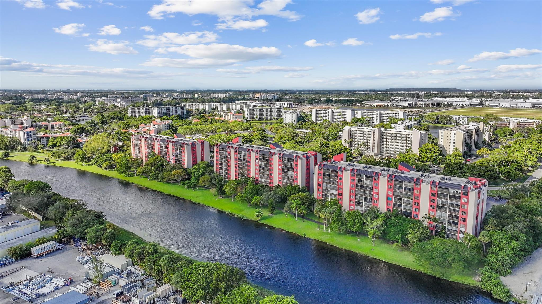 2202 S Cypress Bend Dr 606