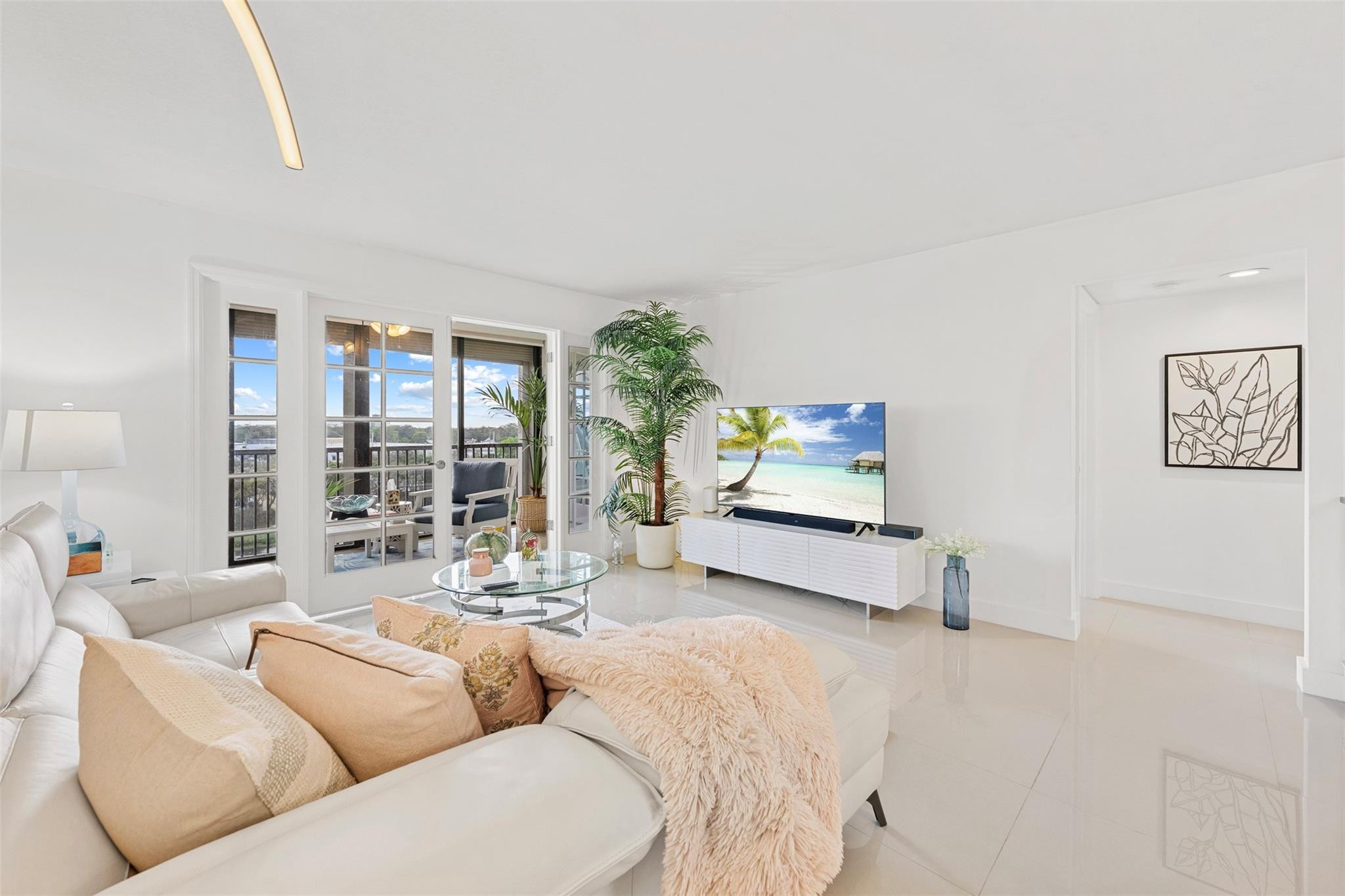 2202 S Cypress Bend Dr 606