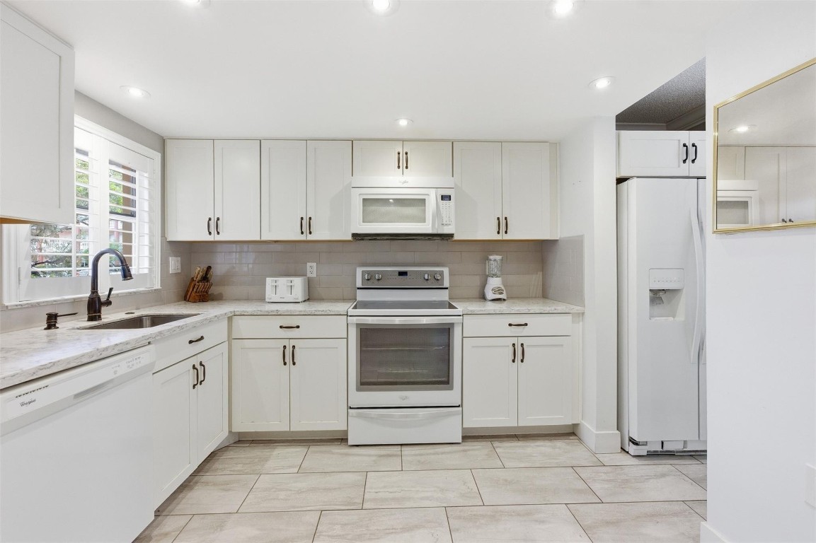 9460 Sunrise Lakes Boulevard Unit: 112