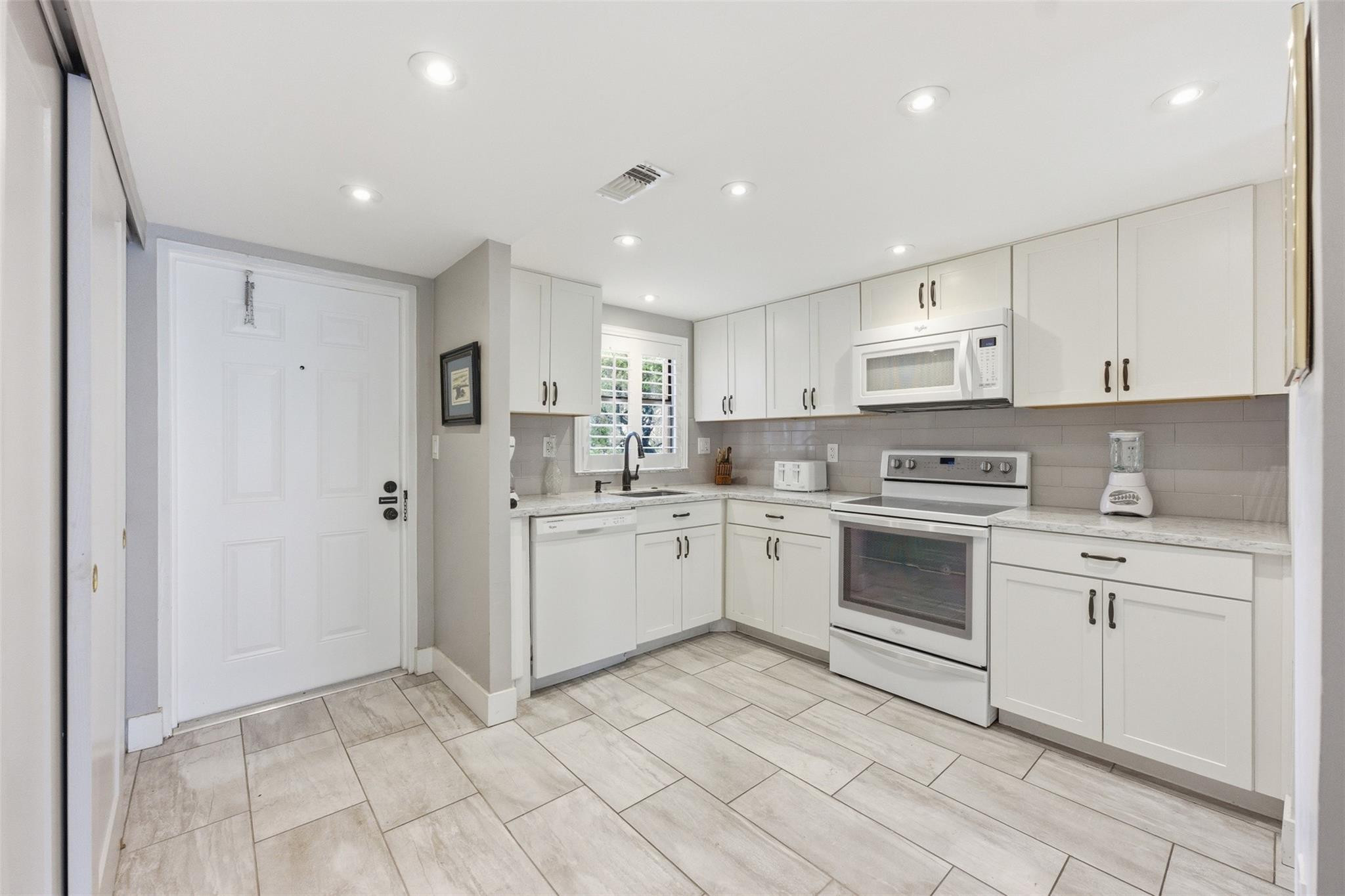 9460 Sunrise Lakes Boulevard Unit: 112