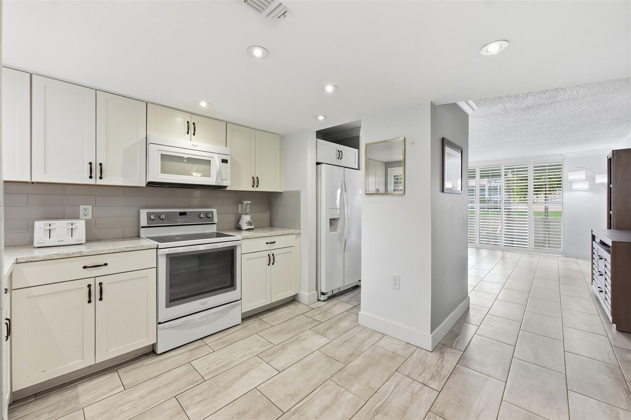 9460 Sunrise Lakes Boulevard Unit: 112