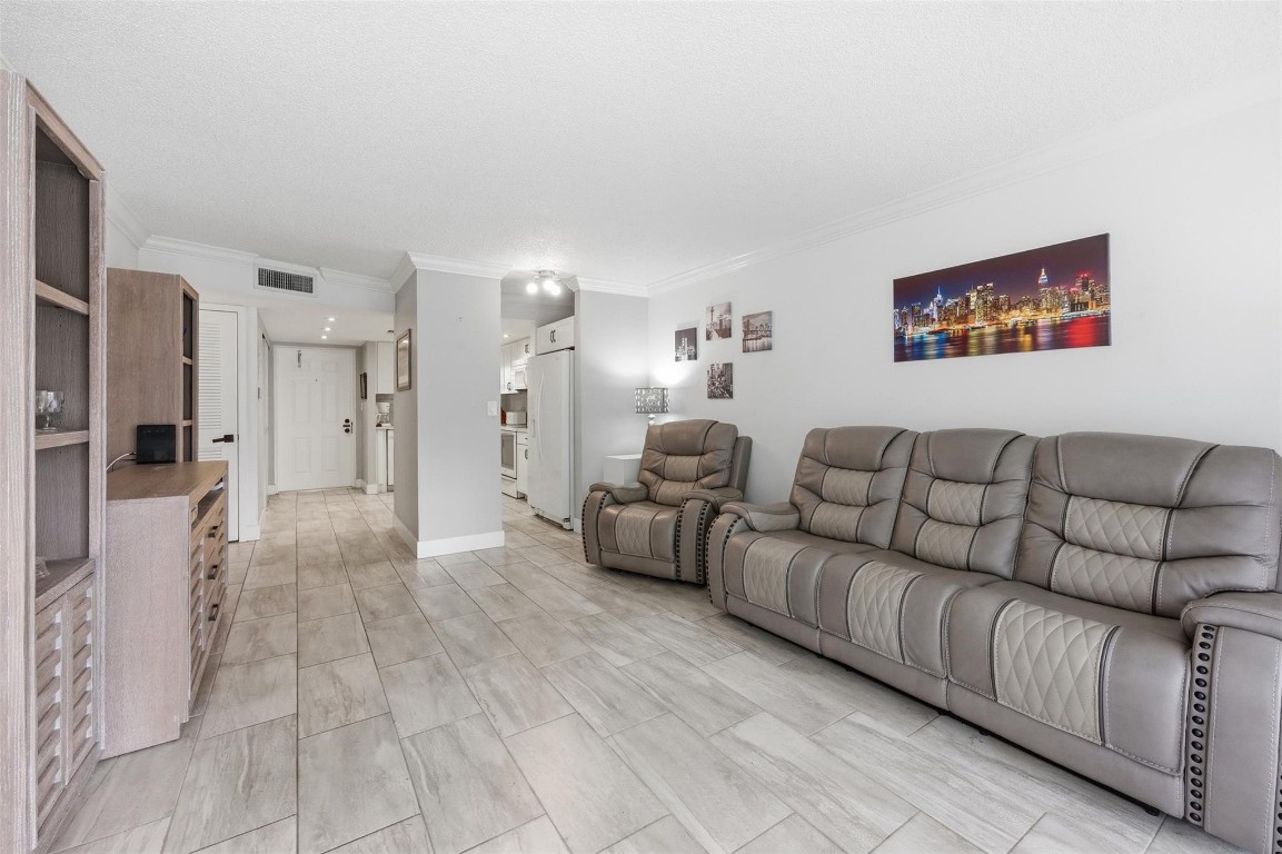 9460 Sunrise Lakes Boulevard Unit: 112