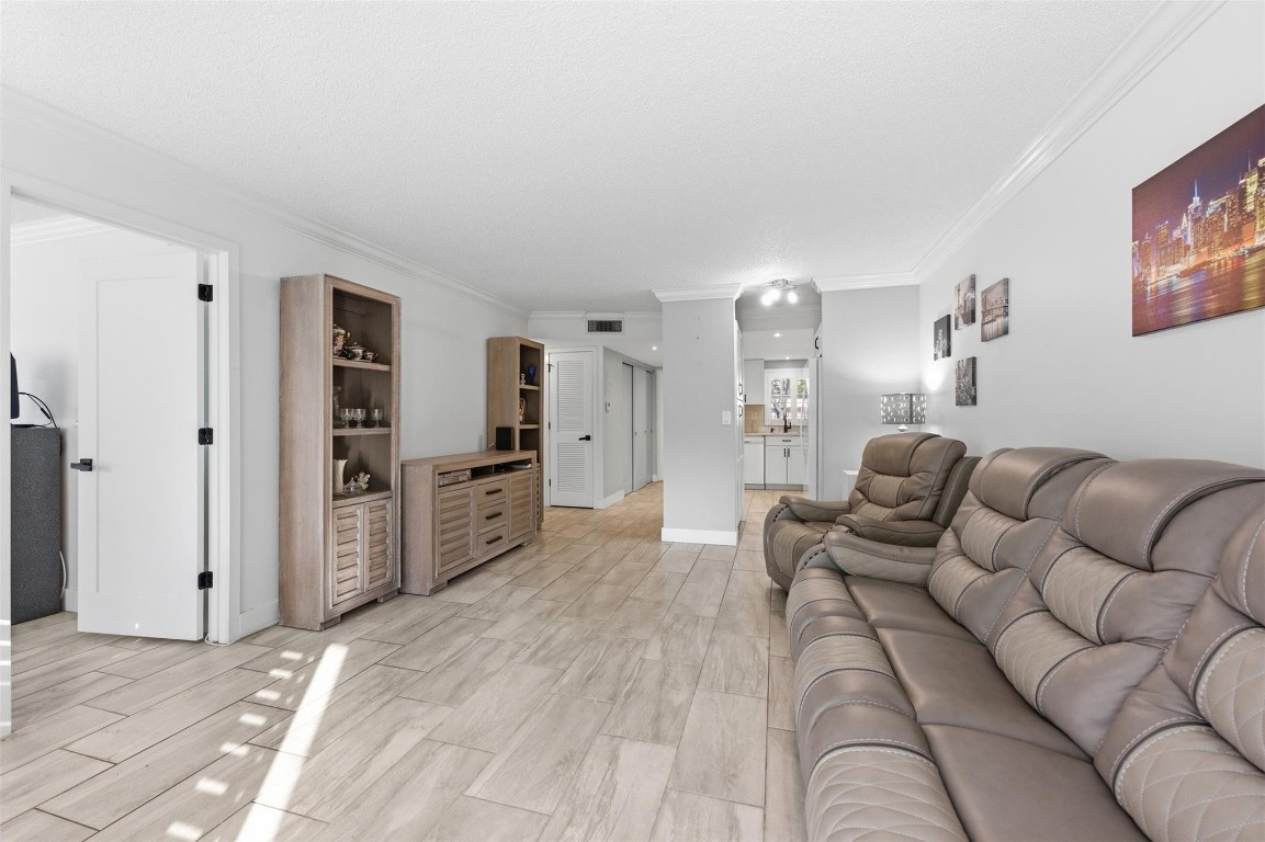 9460 Sunrise Lakes Boulevard Unit: 112