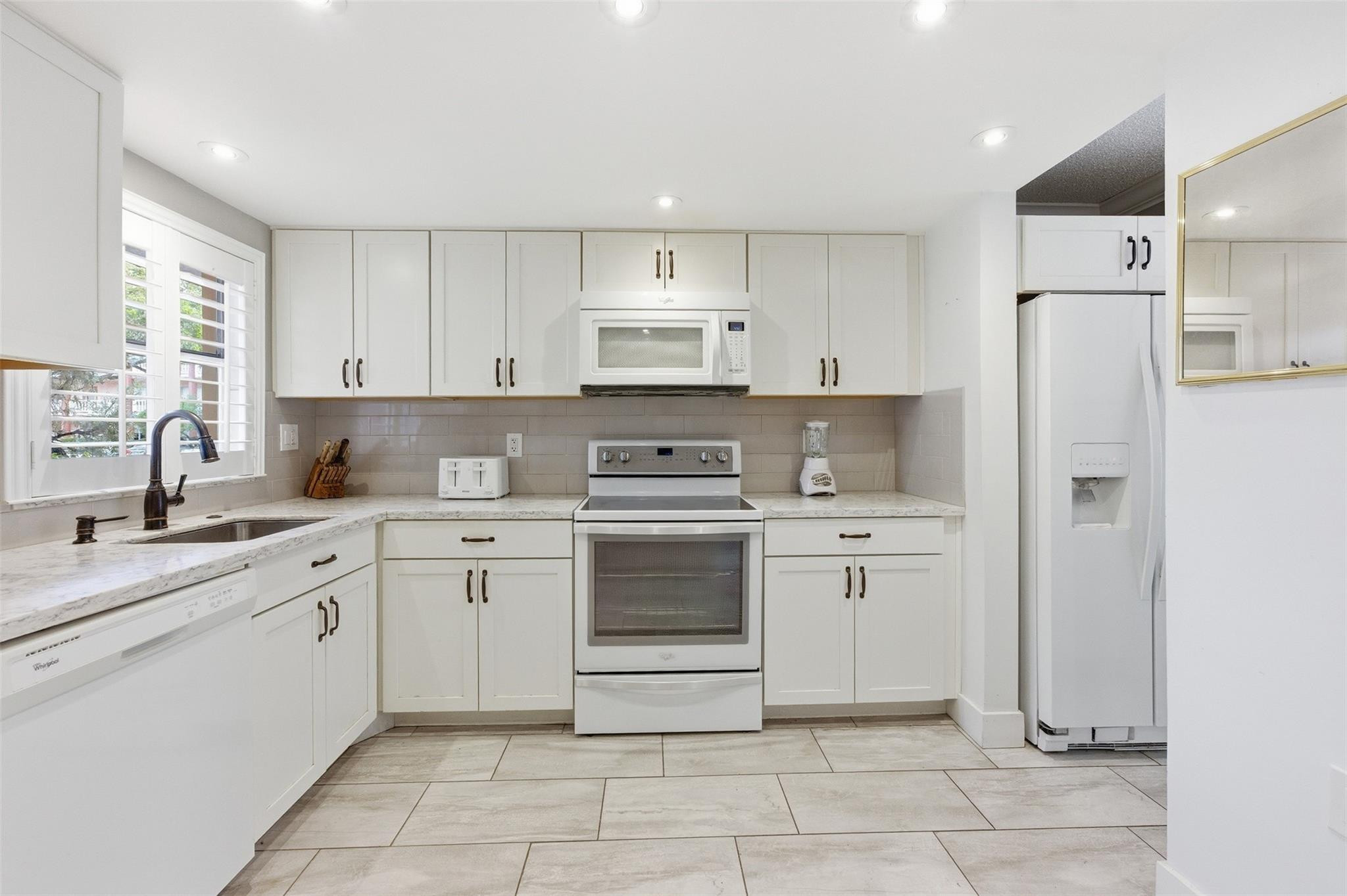 9460 Sunrise Lakes Boulevard Unit: 112