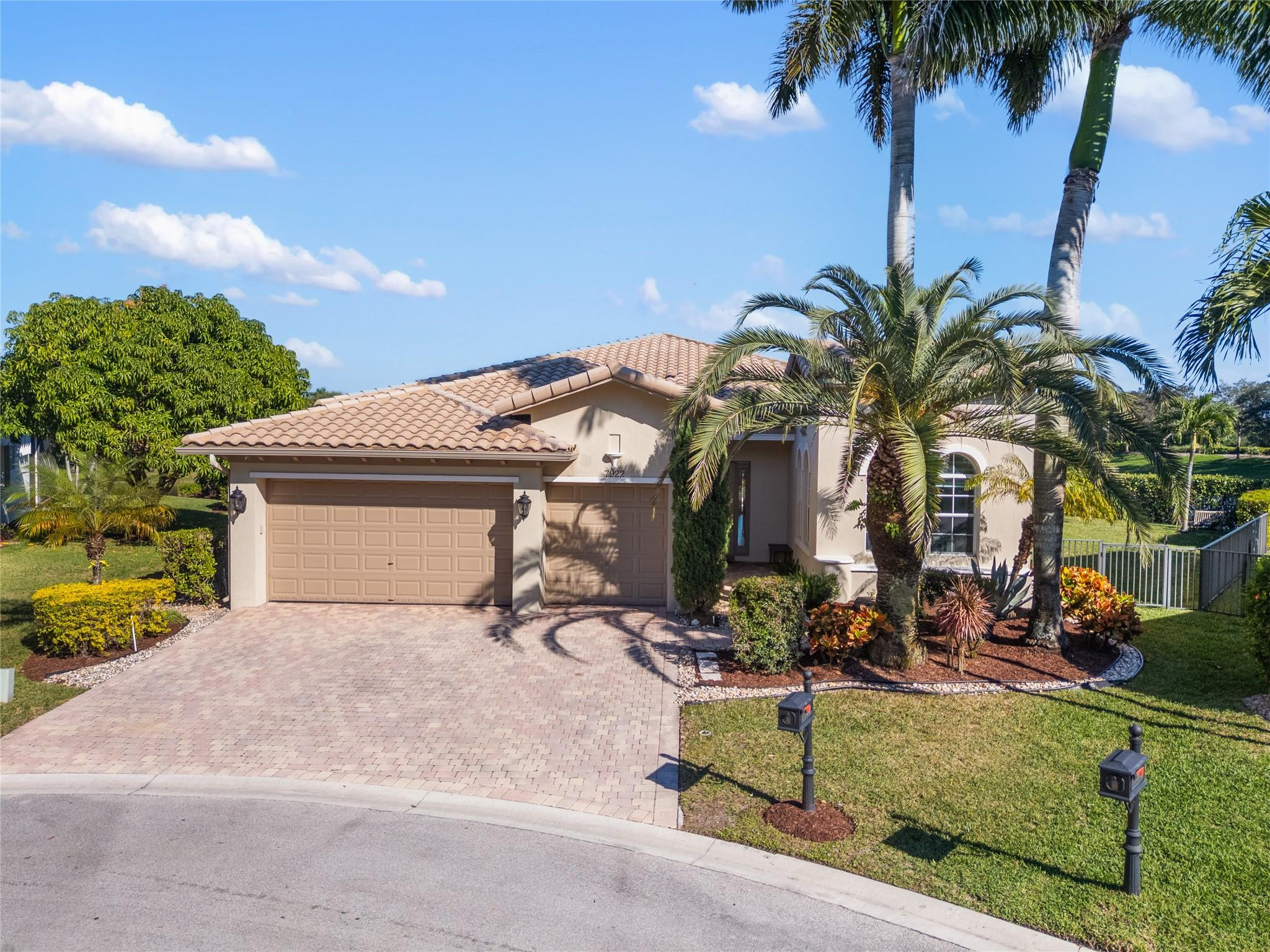 7922 NW 109th Ln