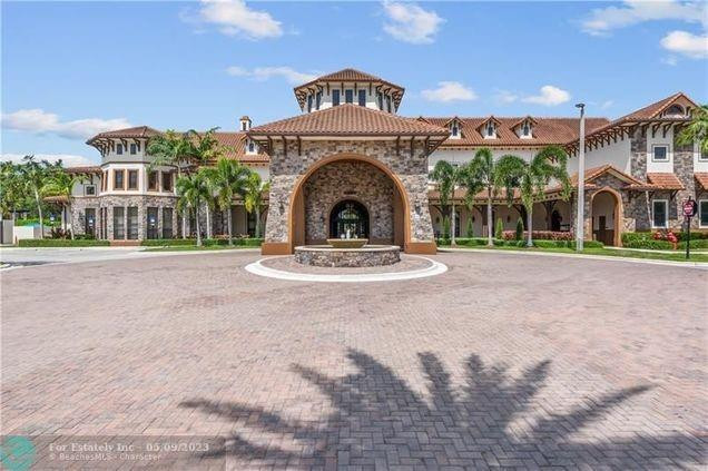 10705 Aqua Ct