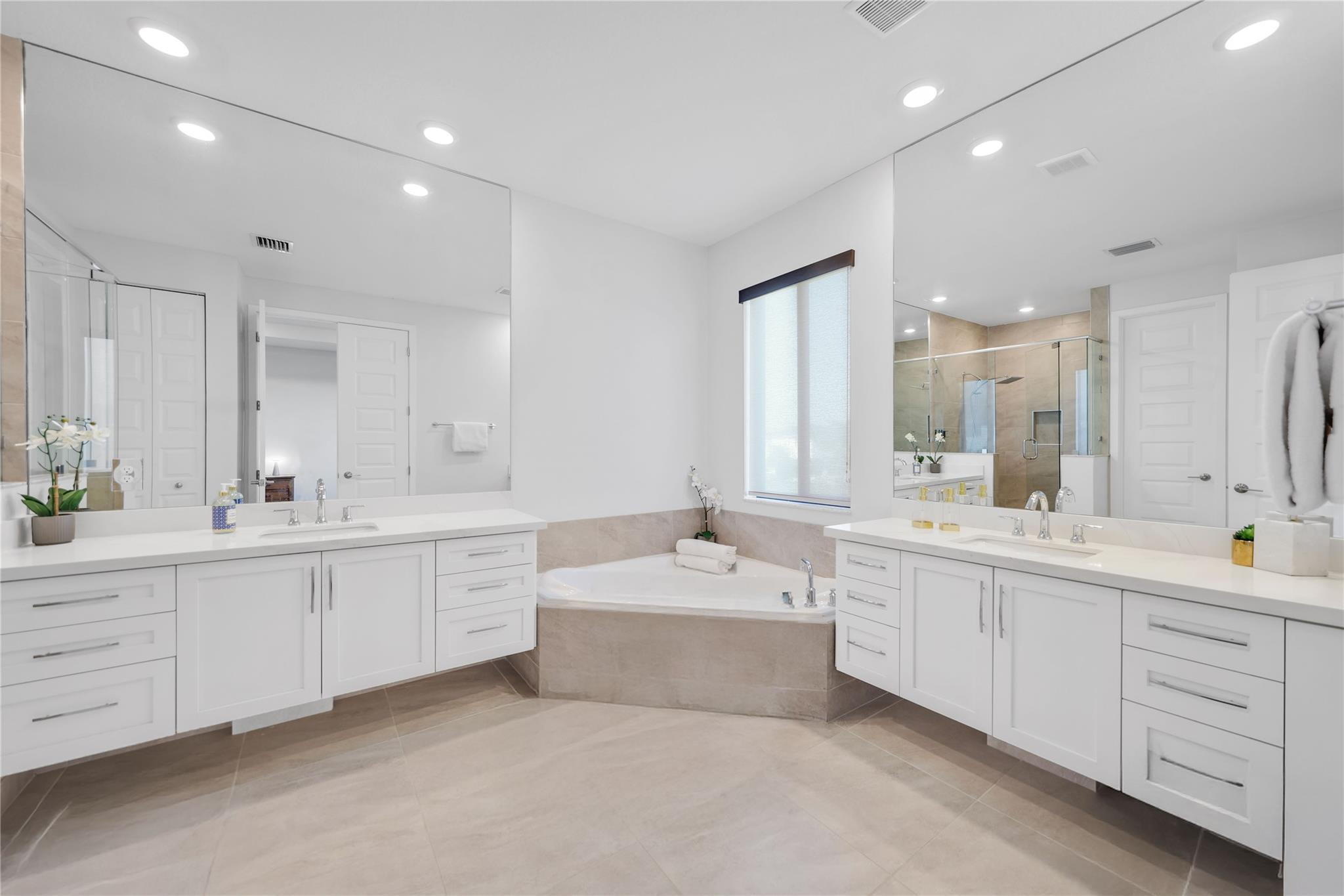10705 Aqua Ct