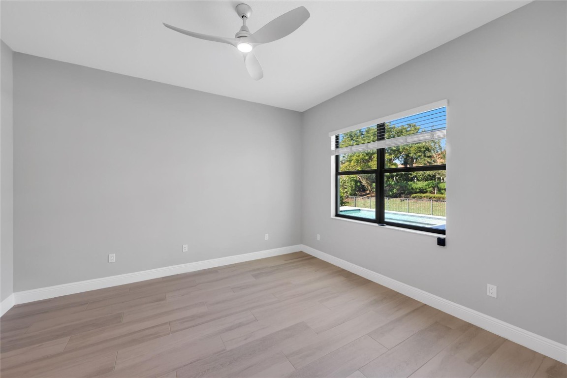 12043 N Baypoint Cir