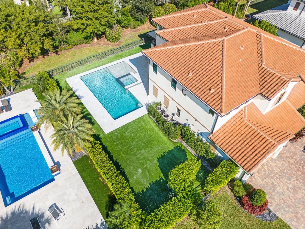 12043 N Baypoint Cir