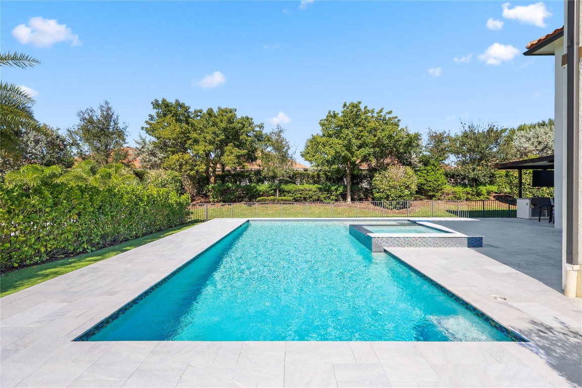 12043 N Baypoint Cir