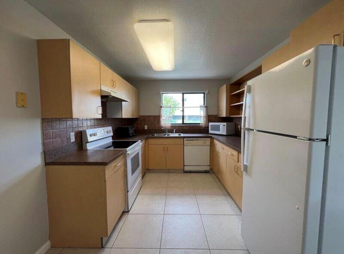 10225 NW 33rd Street