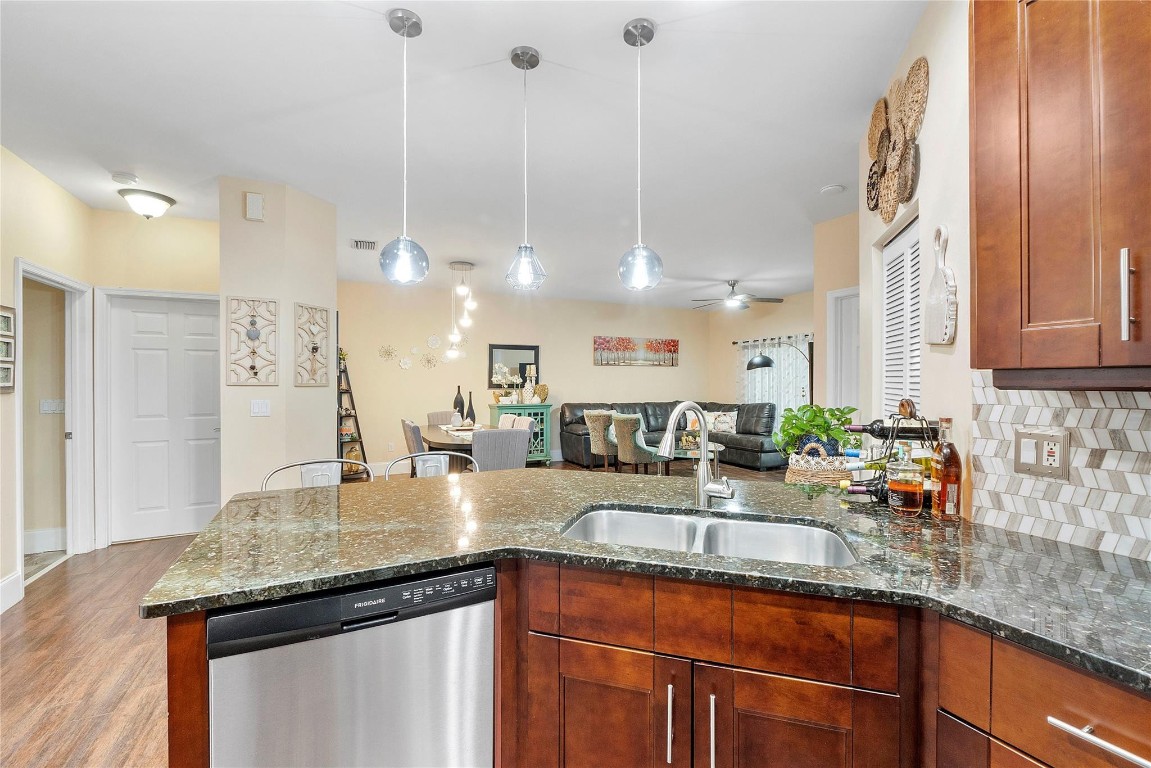 1273 SW 48th Terrace