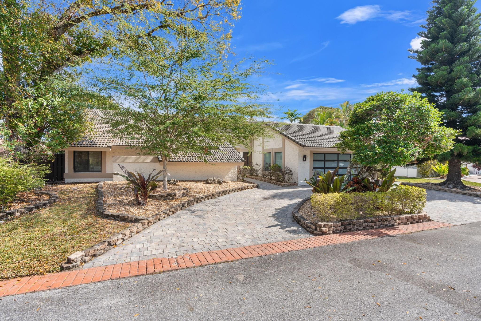 7554 Black Olive Avenue