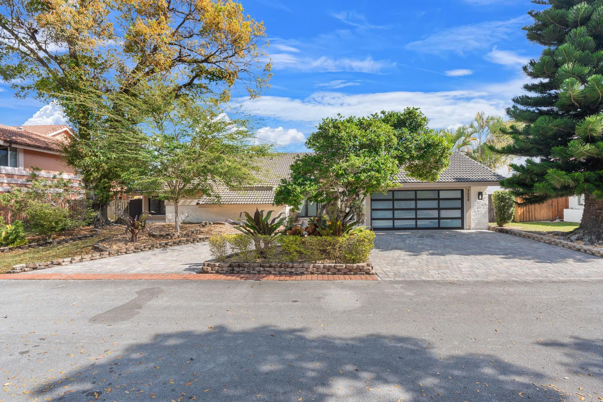 7554 Black Olive Avenue