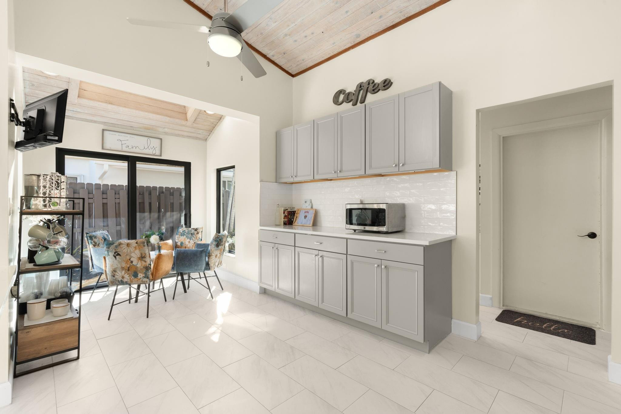 7554 Black Olive Avenue