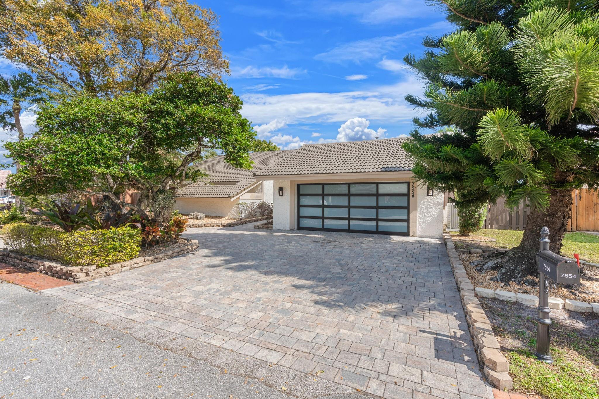 7554 Black Olive Avenue