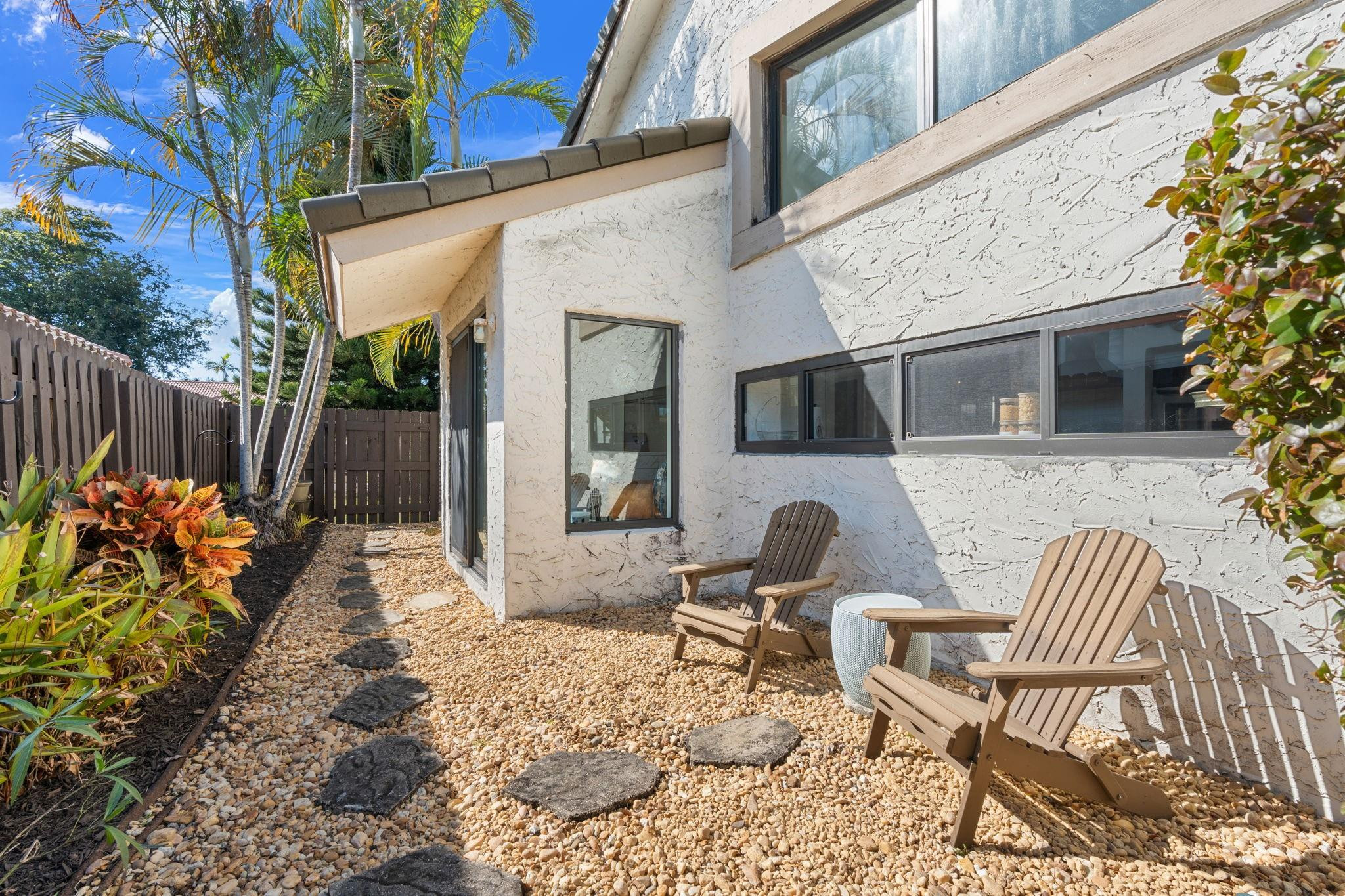 7554 Black Olive Avenue