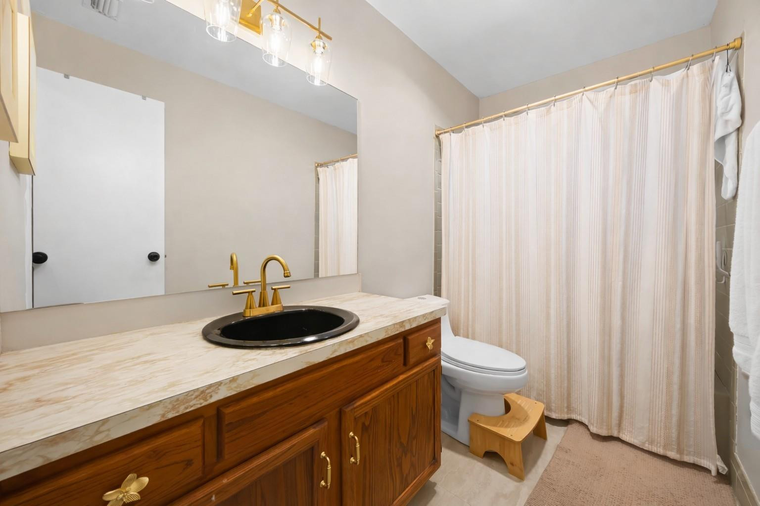 1060 NW 82nd Avenue