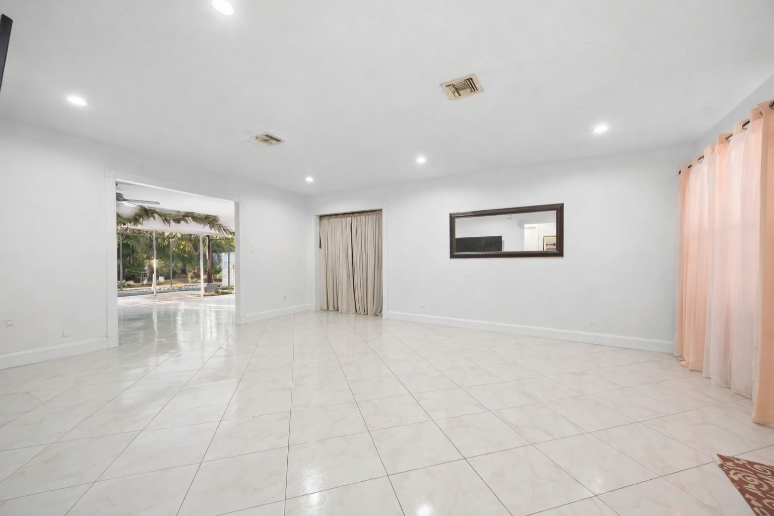 1060 NW 82nd Avenue