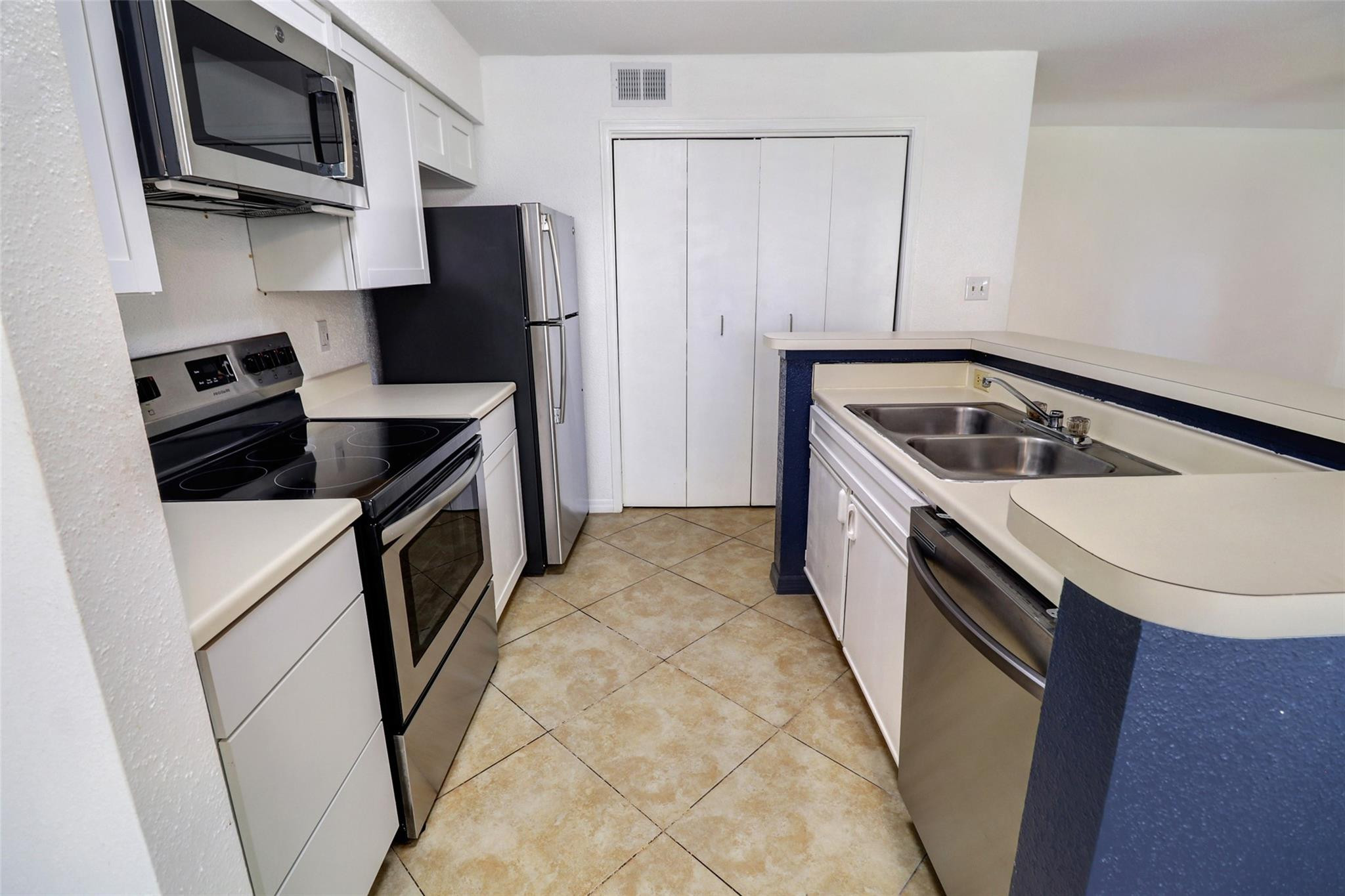 777 Riverside Drive 1516