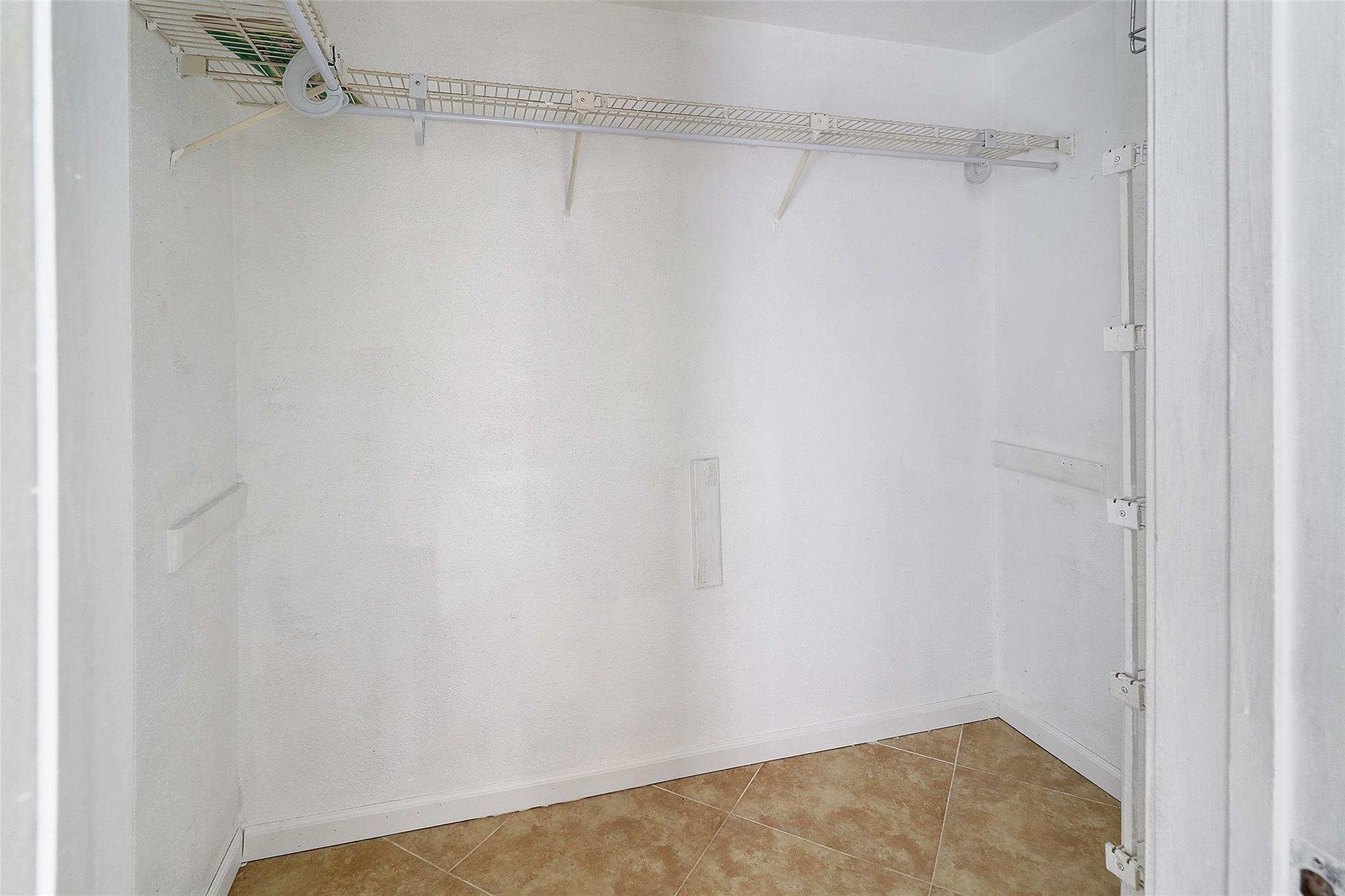 777 Riverside Drive 1516