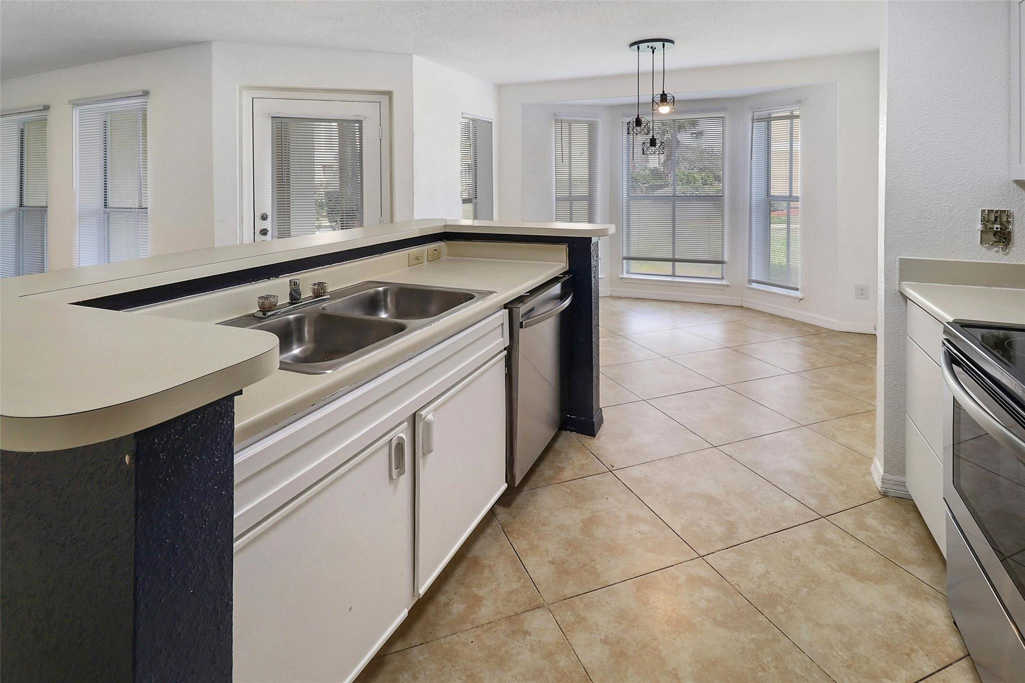 777 Riverside Drive 1516