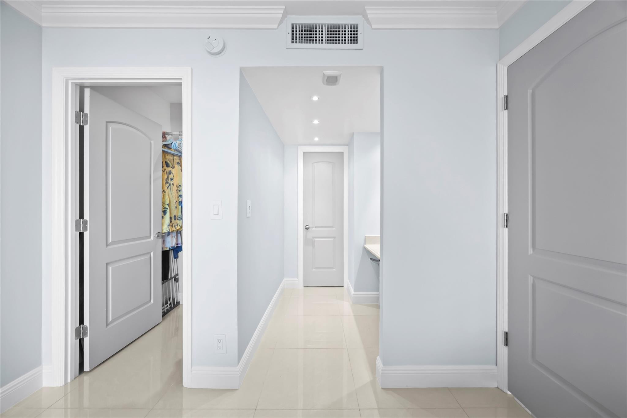 2030 S Ocean Drive 1216
