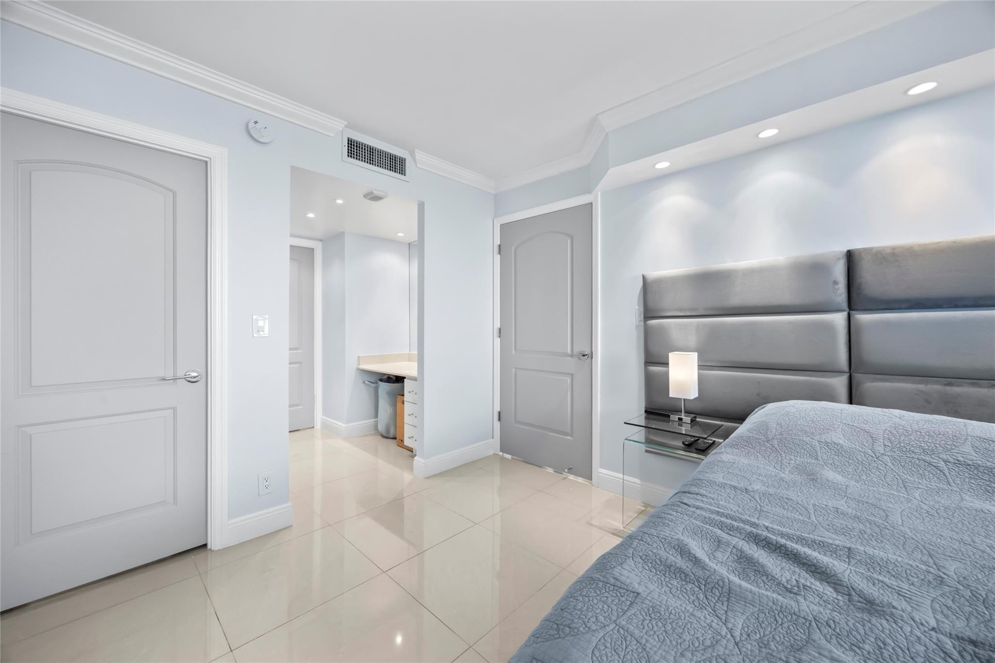 2030 S Ocean Drive 1216