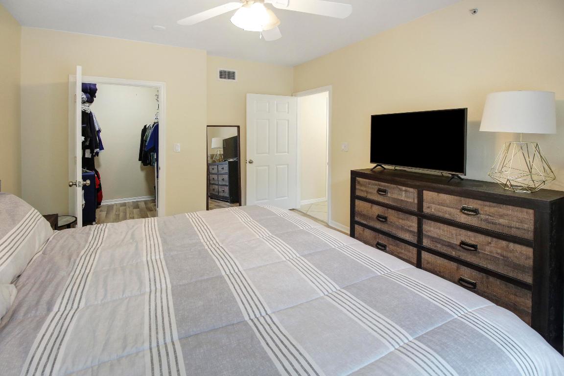 6556 Emerald Dunes Drive 207, West Palm Beach Unit: 207