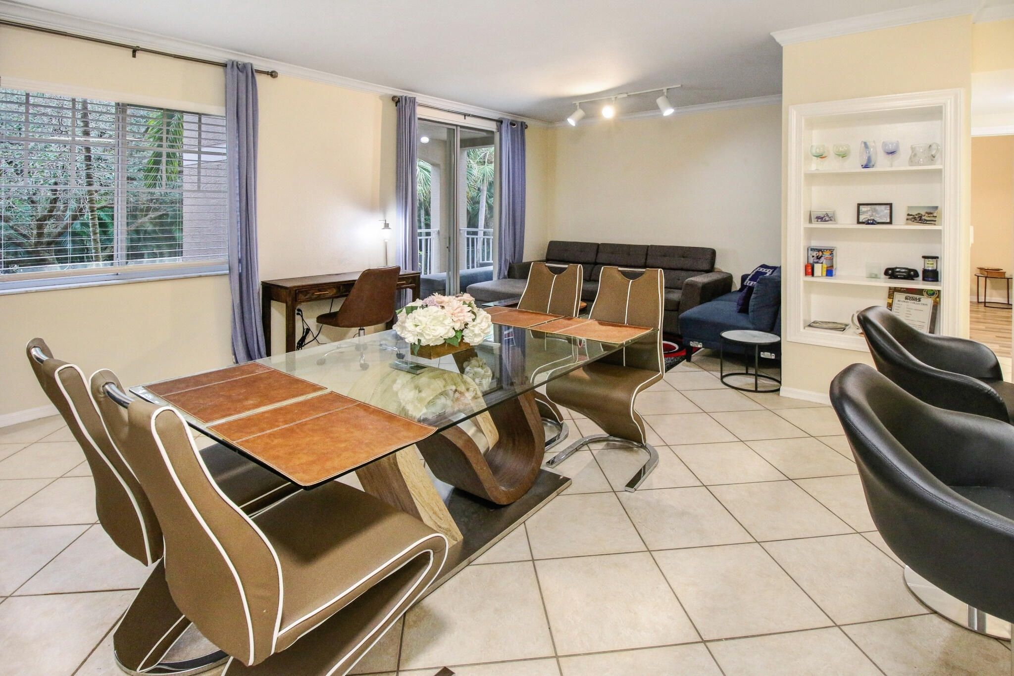 6556 Emerald Dunes Drive 207, West Palm Beach Unit: 207