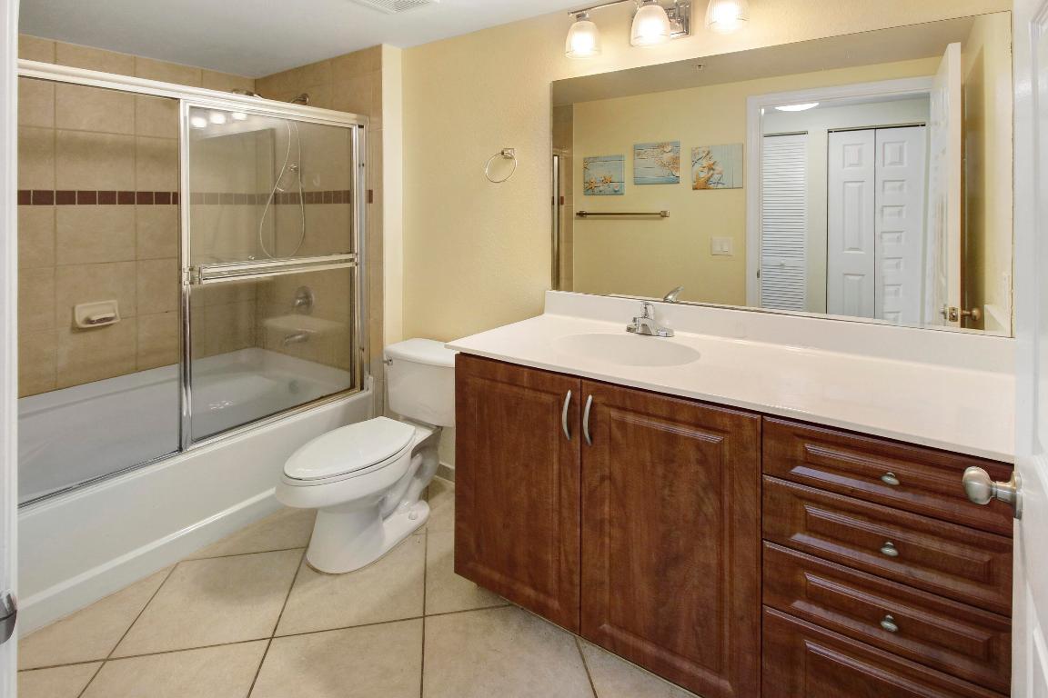 6556 Emerald Dunes Drive 207, West Palm Beach Unit: 207