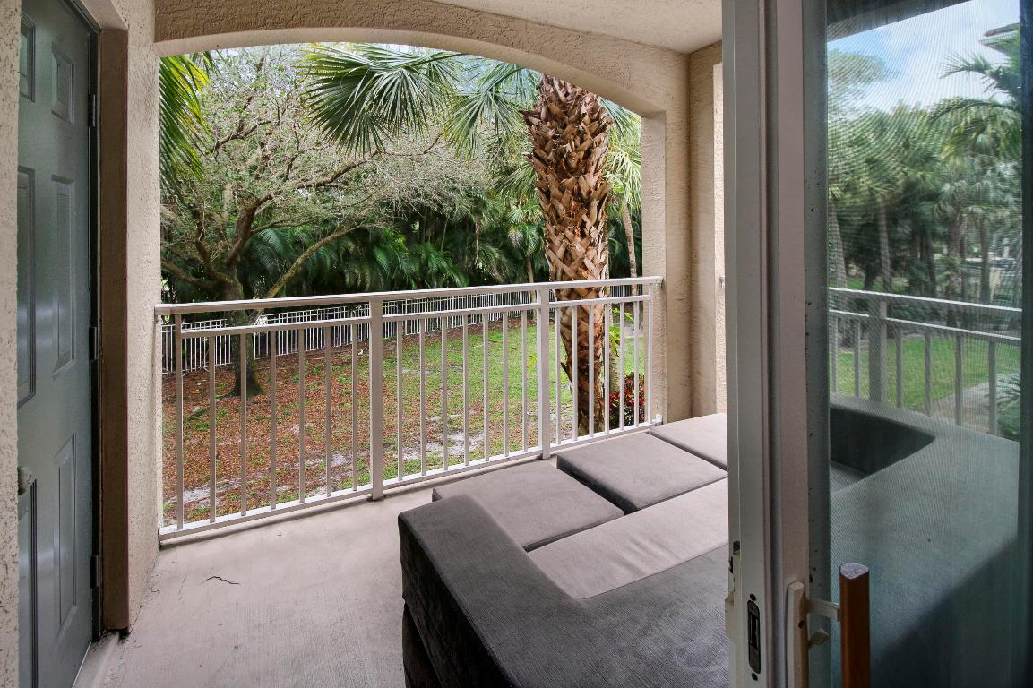 6556 Emerald Dunes Drive 207, West Palm Beach Unit: 207
