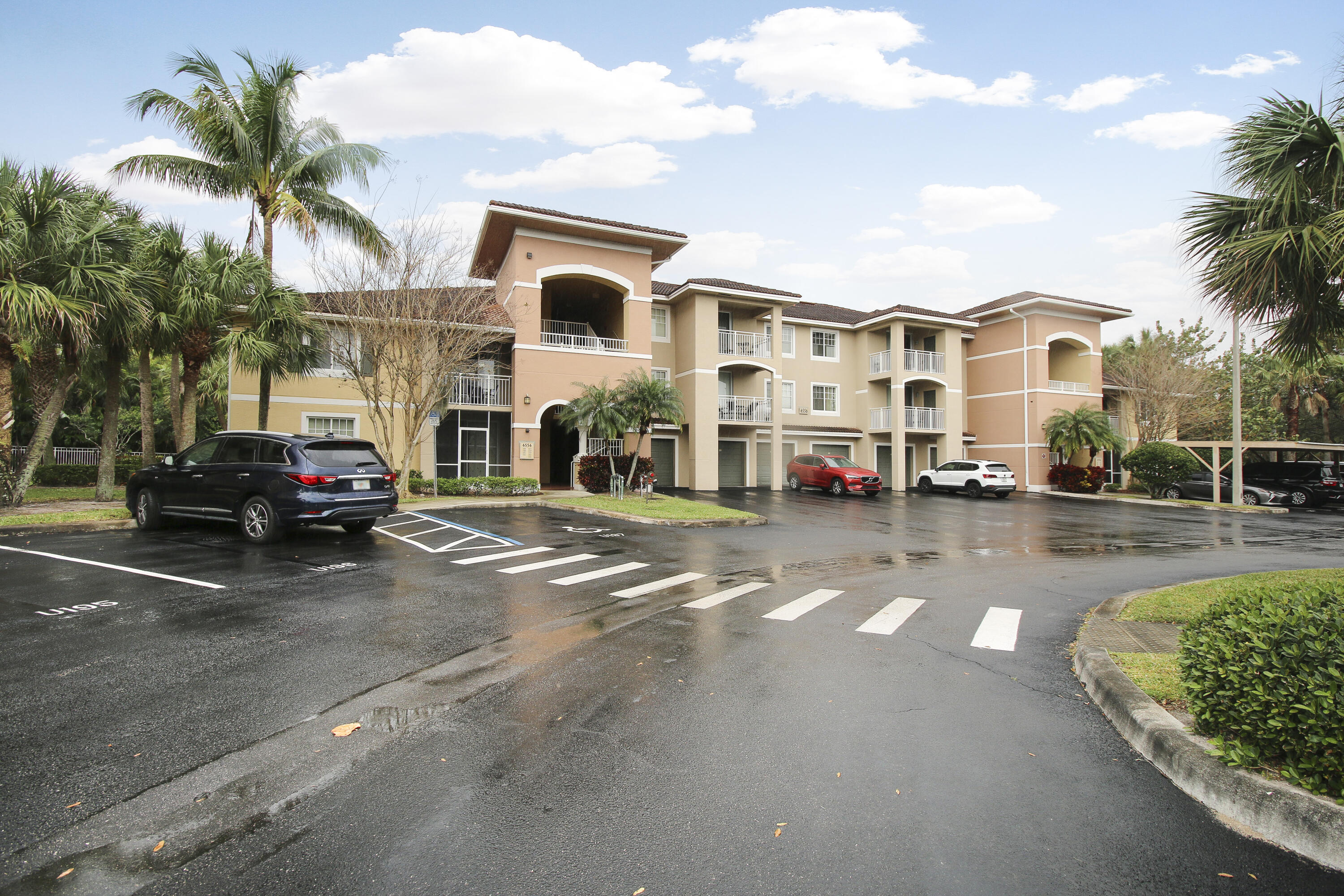 6556 Emerald Dunes Drive 207, West Palm Beach Unit: 207