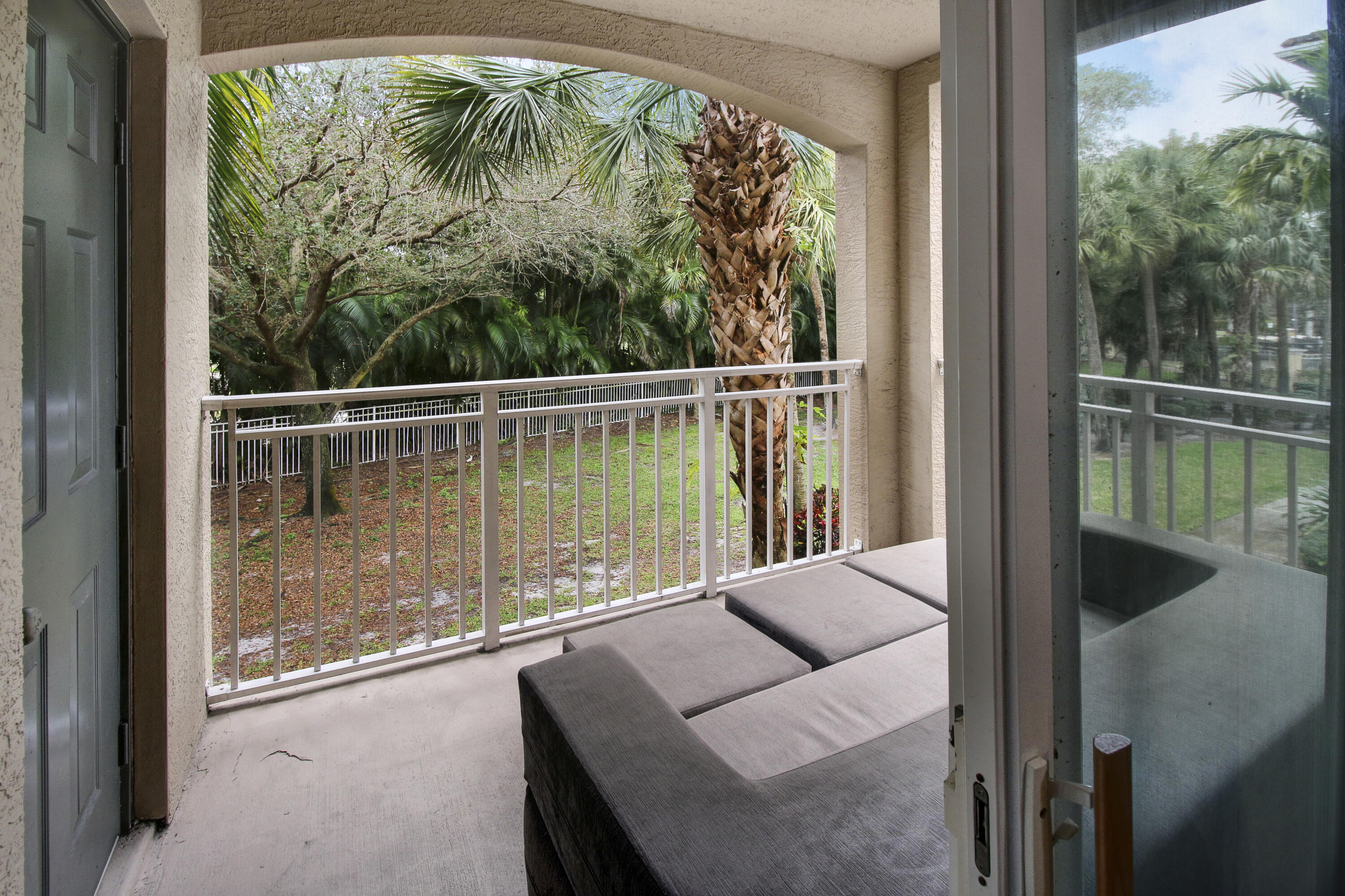 6556 Emerald Dunes Drive 207, West Palm Beach Unit: 207