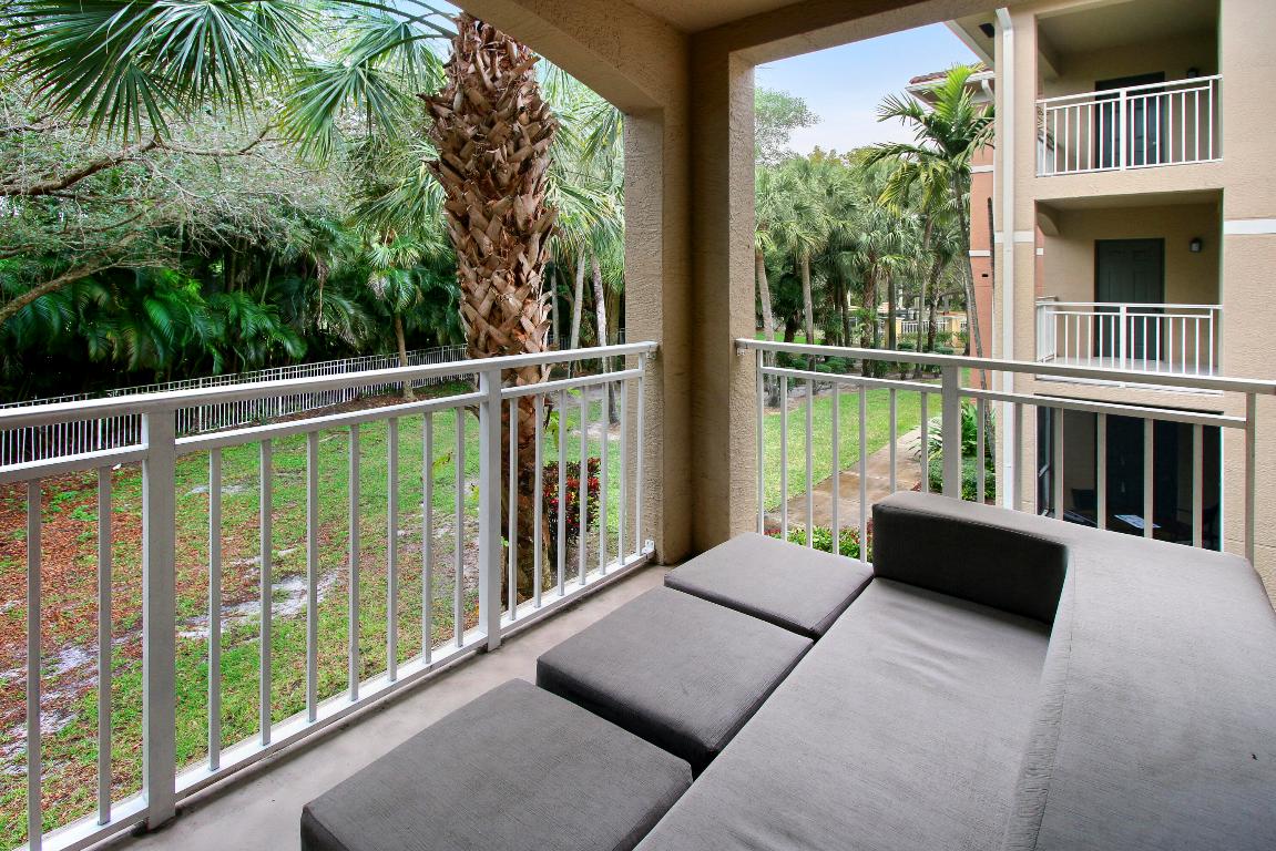 6556 Emerald Dunes Drive 207, West Palm Beach Unit: 207