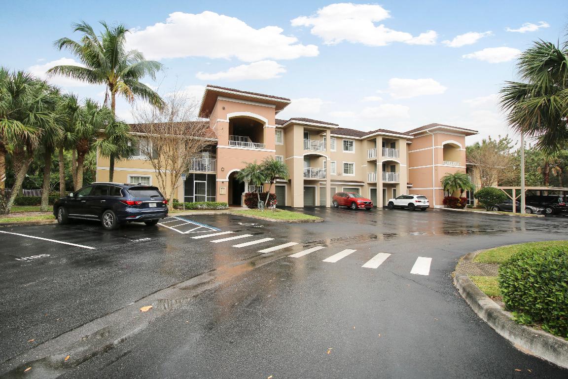 6556 Emerald Dunes Drive 207, West Palm Beach Unit: 207