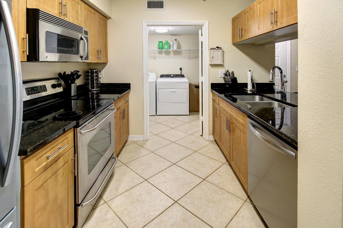 6556 Emerald Dunes Drive 207, West Palm Beach Unit: 207