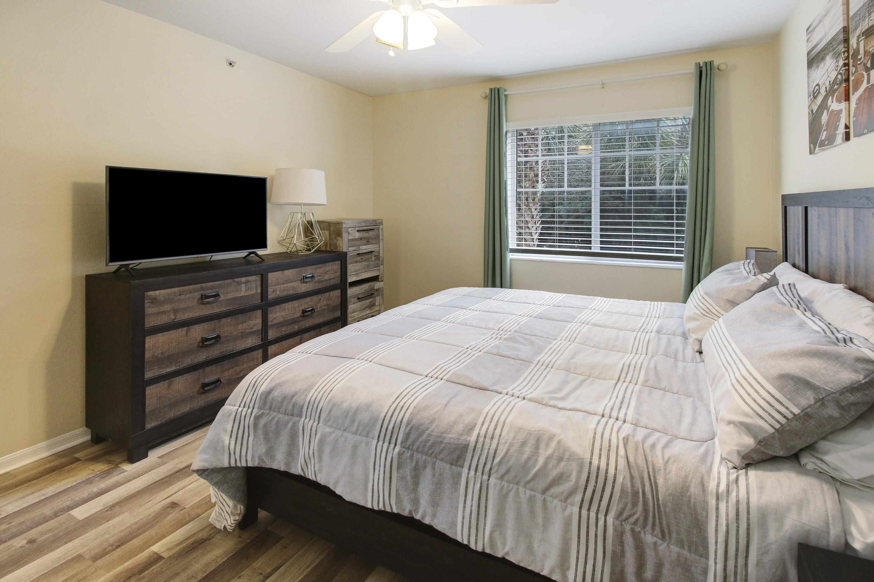 6556 Emerald Dunes Drive 207, West Palm Beach Unit: 207