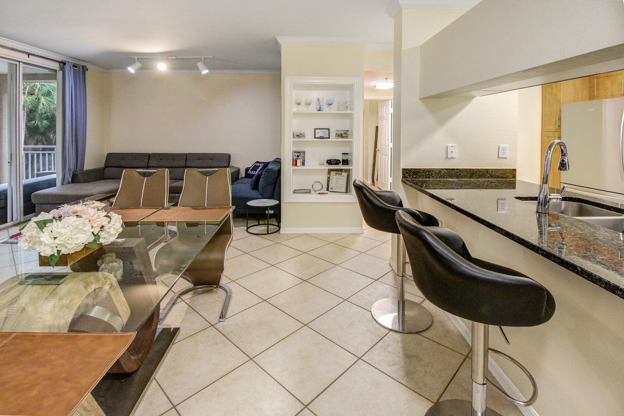 6556 Emerald Dunes Drive 207, West Palm Beach Unit: 207