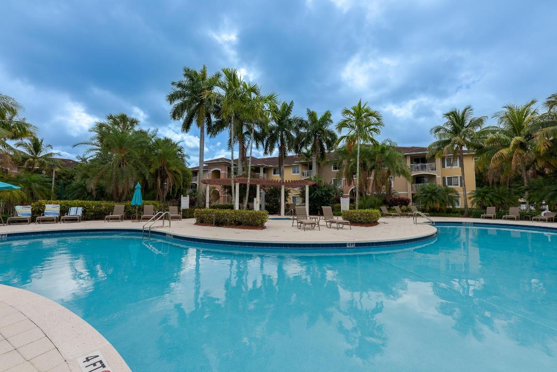 6556 Emerald Dunes Drive 207, West Palm Beach Unit: 207