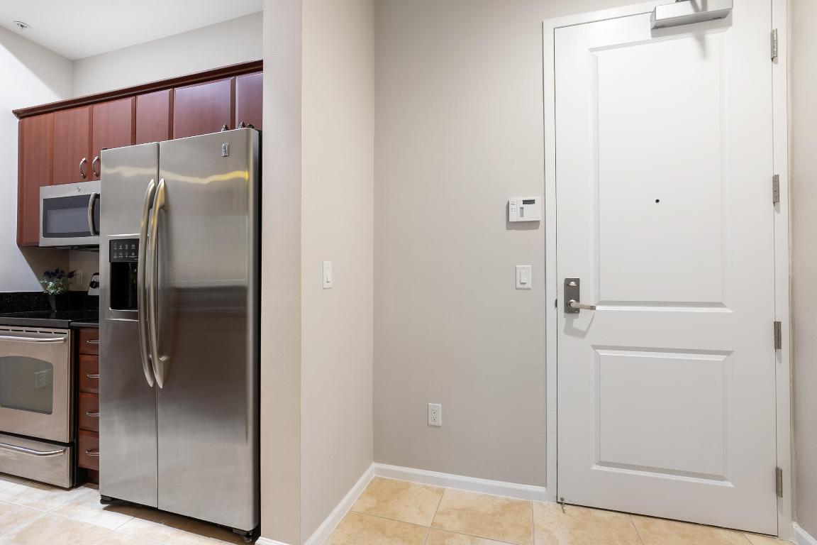 403 S Sapodilla Avenue 102