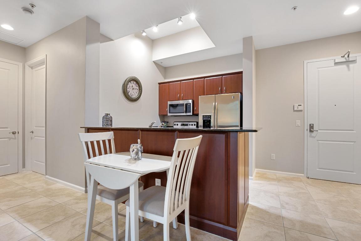 403 S Sapodilla Avenue 102