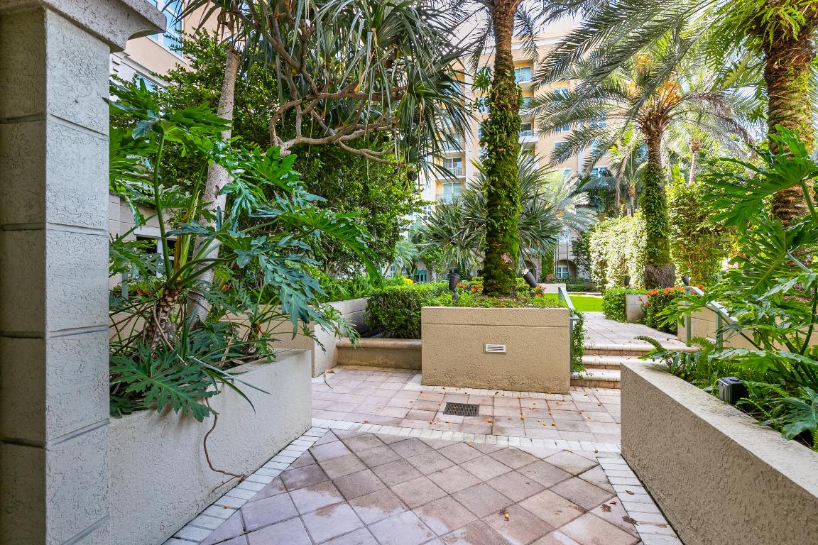 403 S Sapodilla Avenue 102