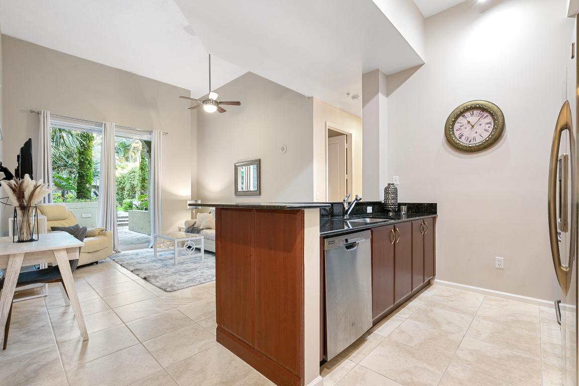 403 S Sapodilla Avenue 102