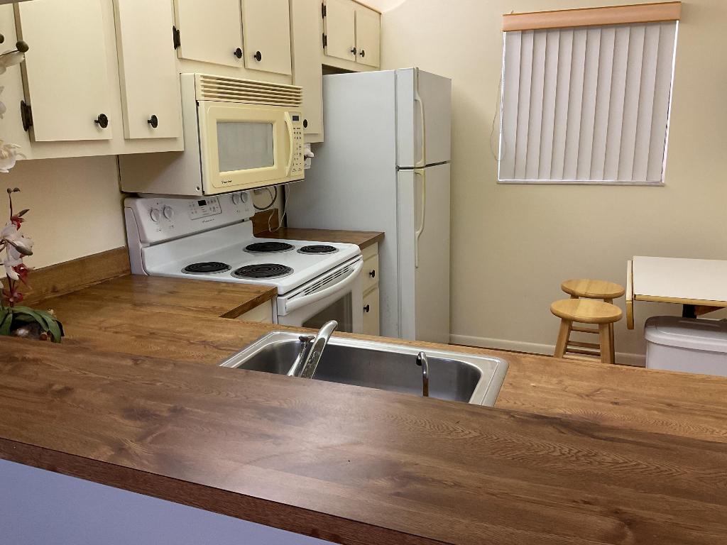 7214 Golf Colony Court 101