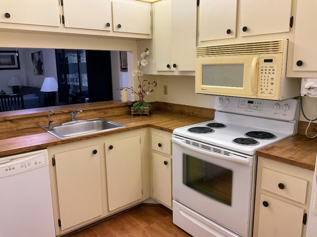 7214 Golf Colony Court 101