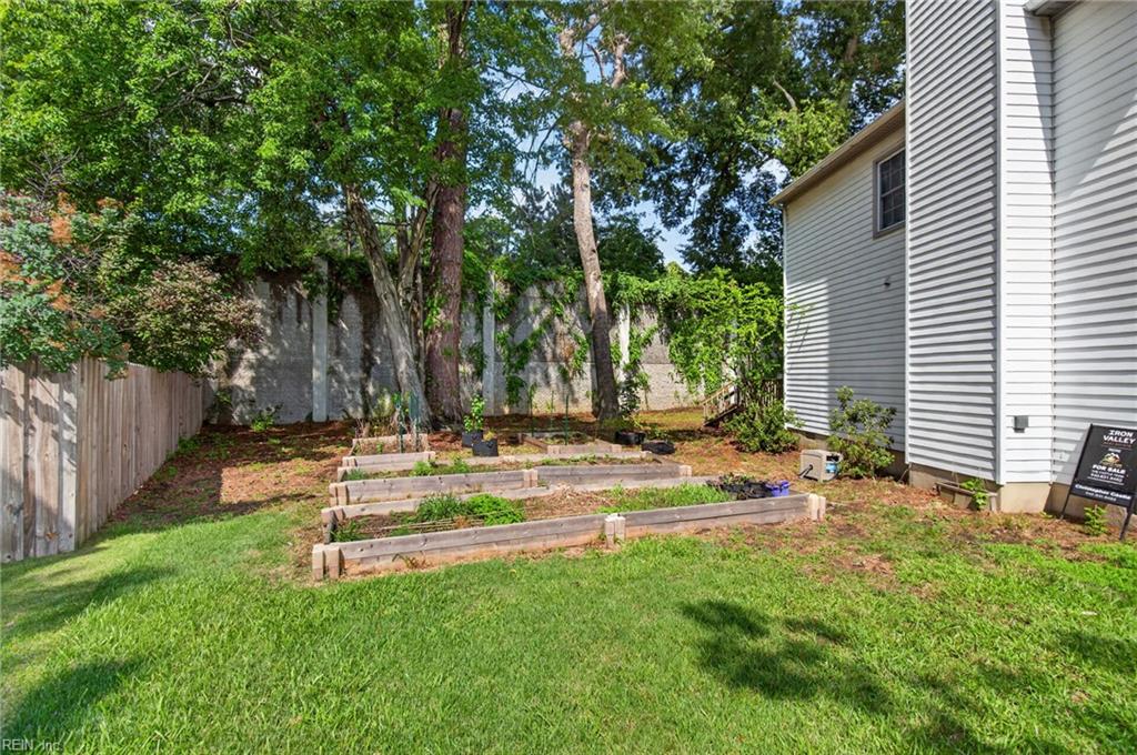 204 Nadine PL