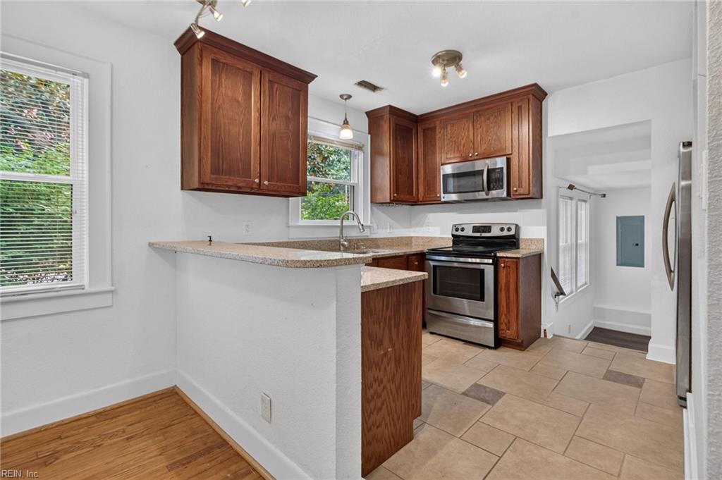 3820 Lenoir CIR