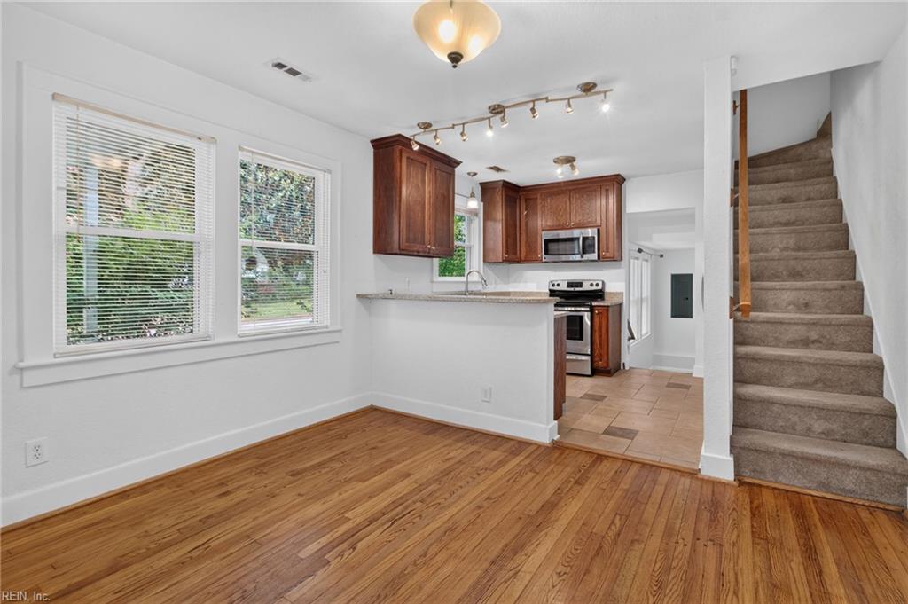 3820 Lenoir CIR